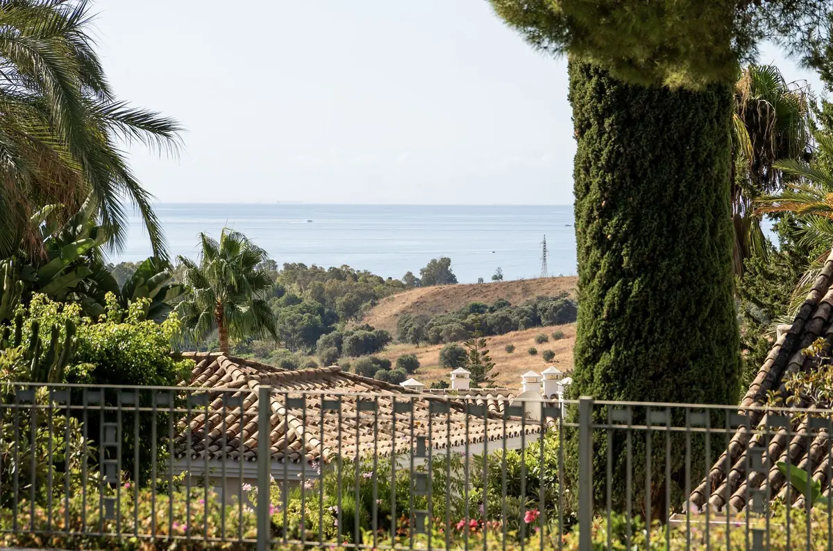 Detached Villa in El Paraiso