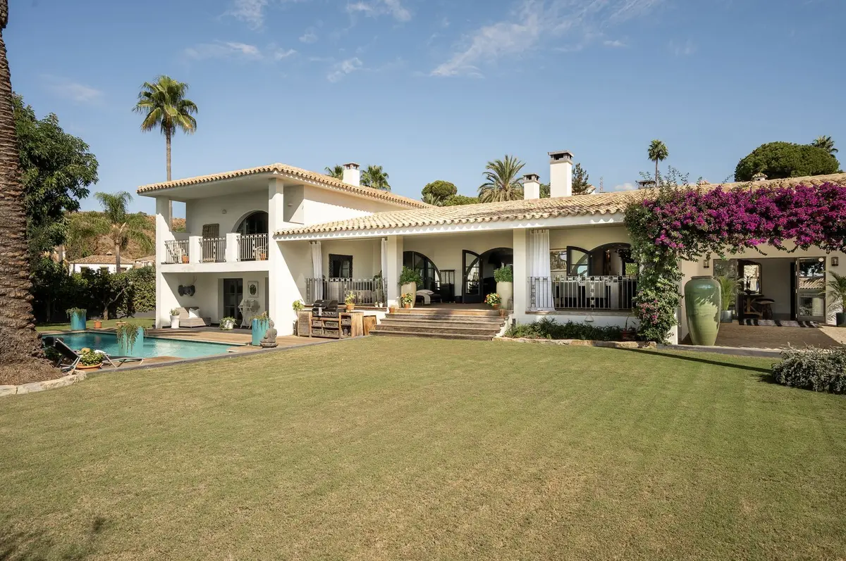 Detached Villa in El Paraiso