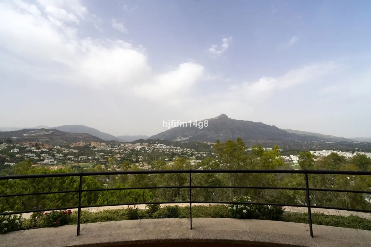 Penthouse in Nueva Andalucía