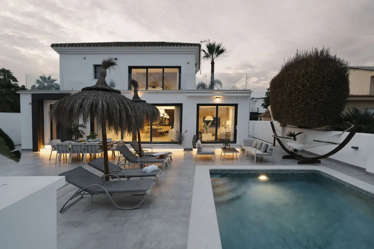 Detached Villa in Nueva Andalucía