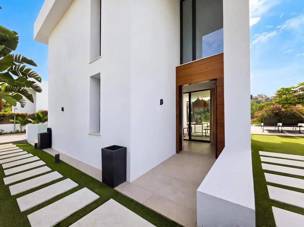 Detached Villa in El Paraiso