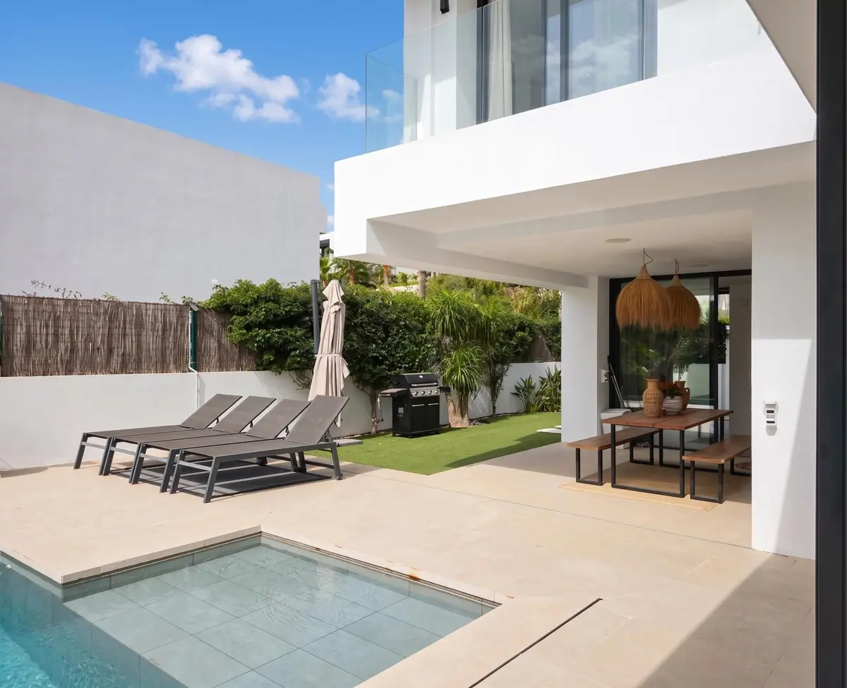 Detached Villa in El Paraiso