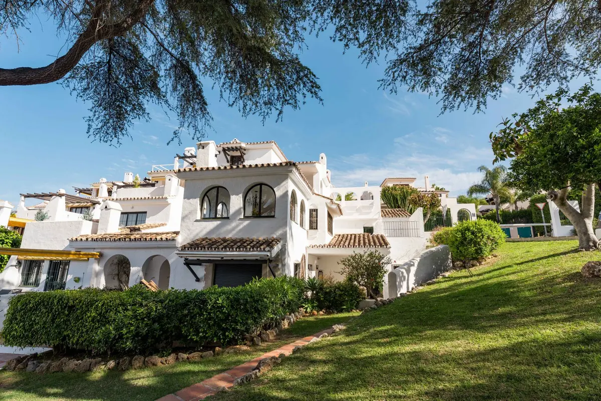 Middle Floor Apartment in Nueva Andalucía