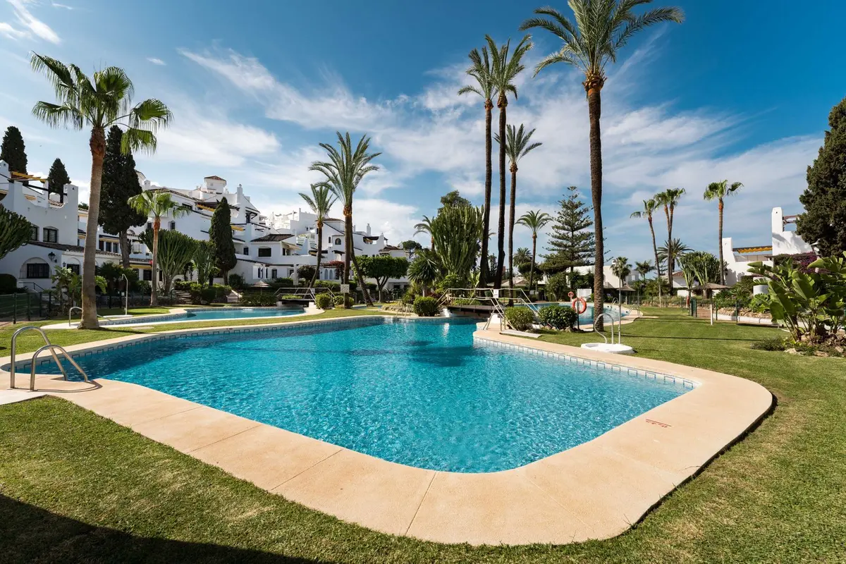 Middle Floor Apartment in Nueva Andalucía