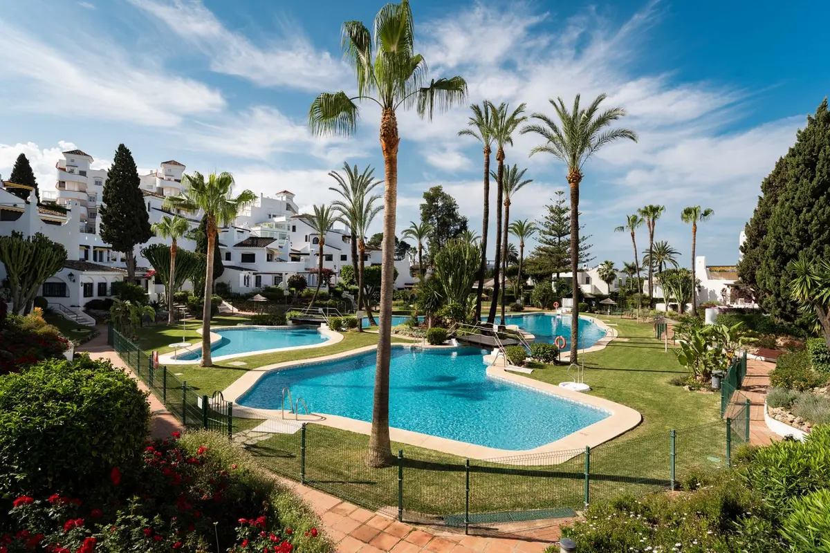 Middle Floor Apartment in Nueva Andalucía