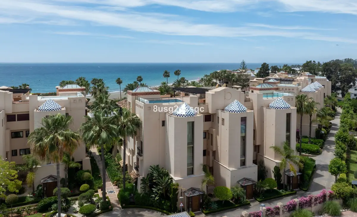 Middle Floor Apartment in Costalita
