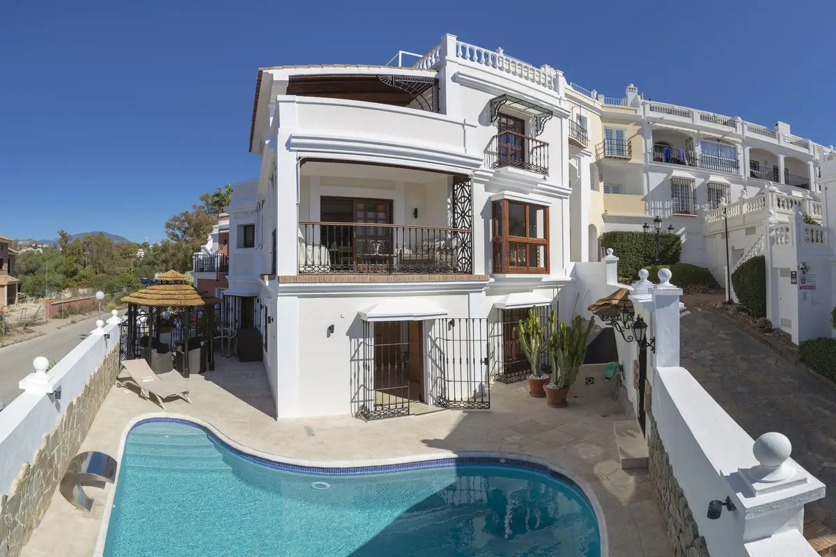 Semi-Detached House in Nueva Andalucía