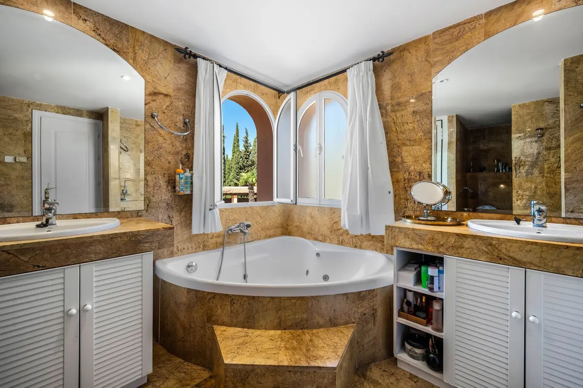 Detached Villa in Elviria