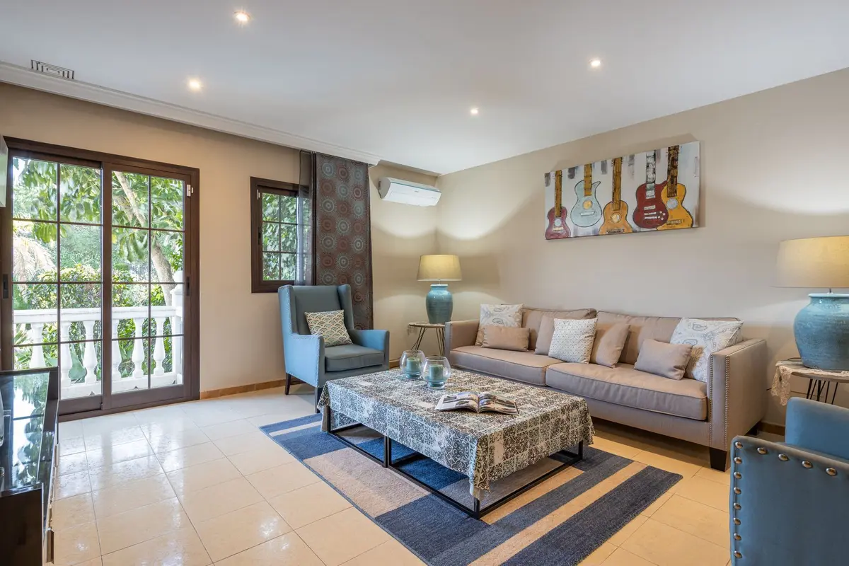 Detached Villa in El Paraiso