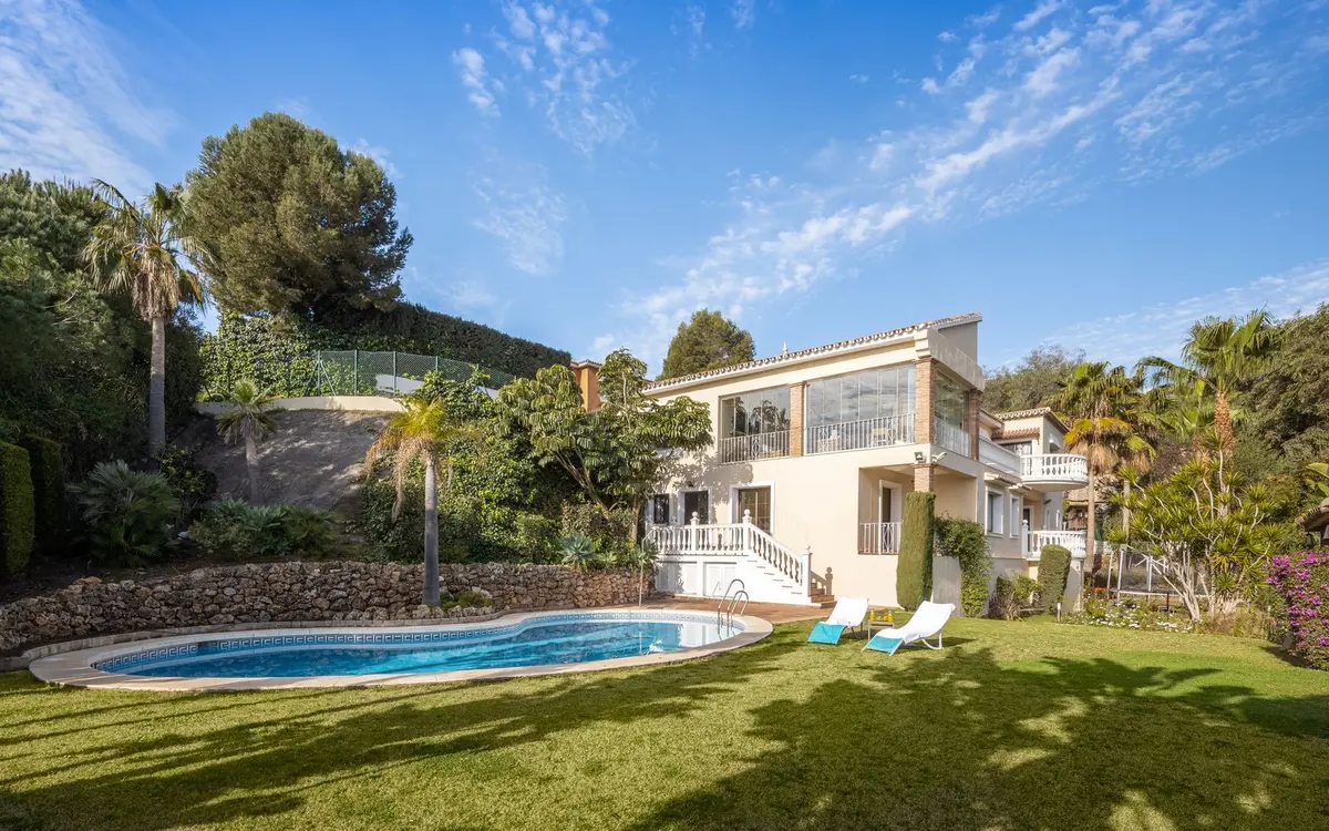 Detached Villa in El Paraiso
