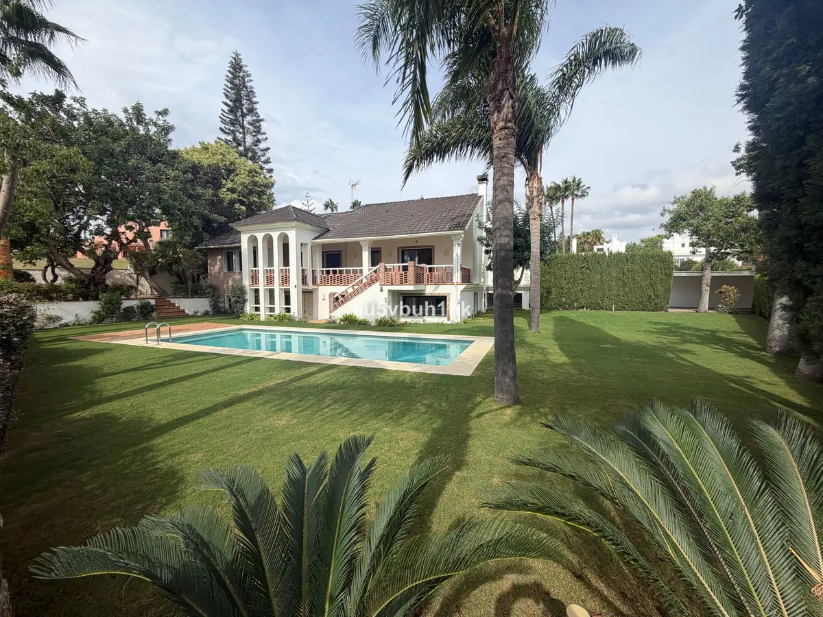 Detached Villa in Estepona