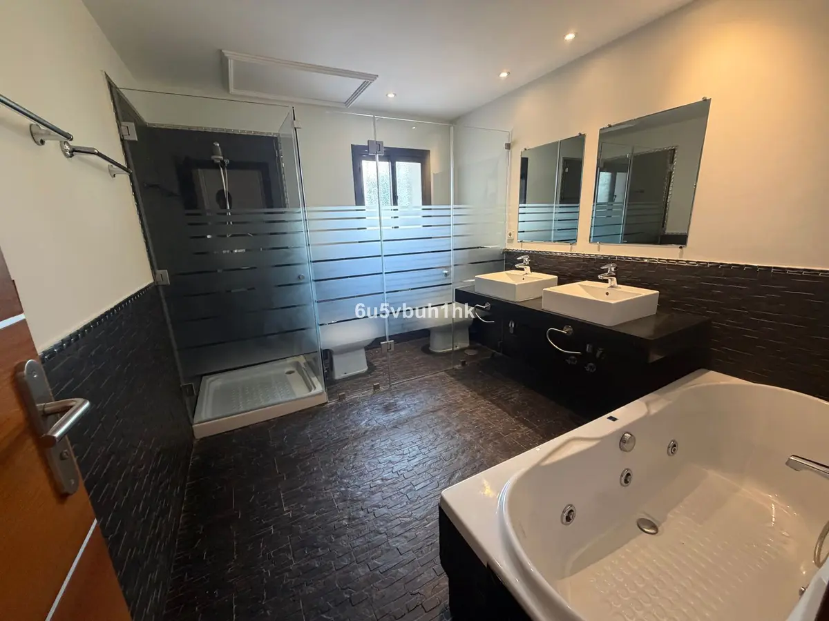 Detached Villa in Estepona