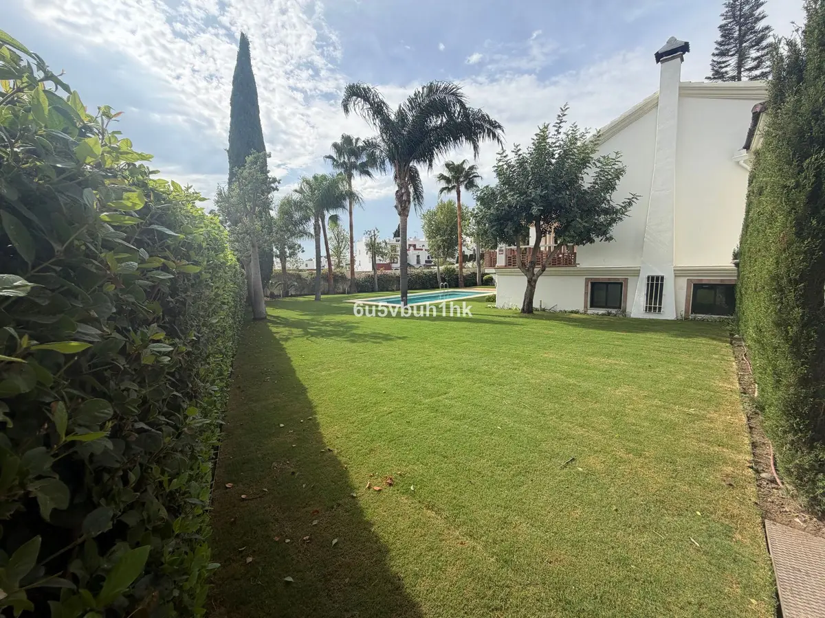 Detached Villa in Estepona