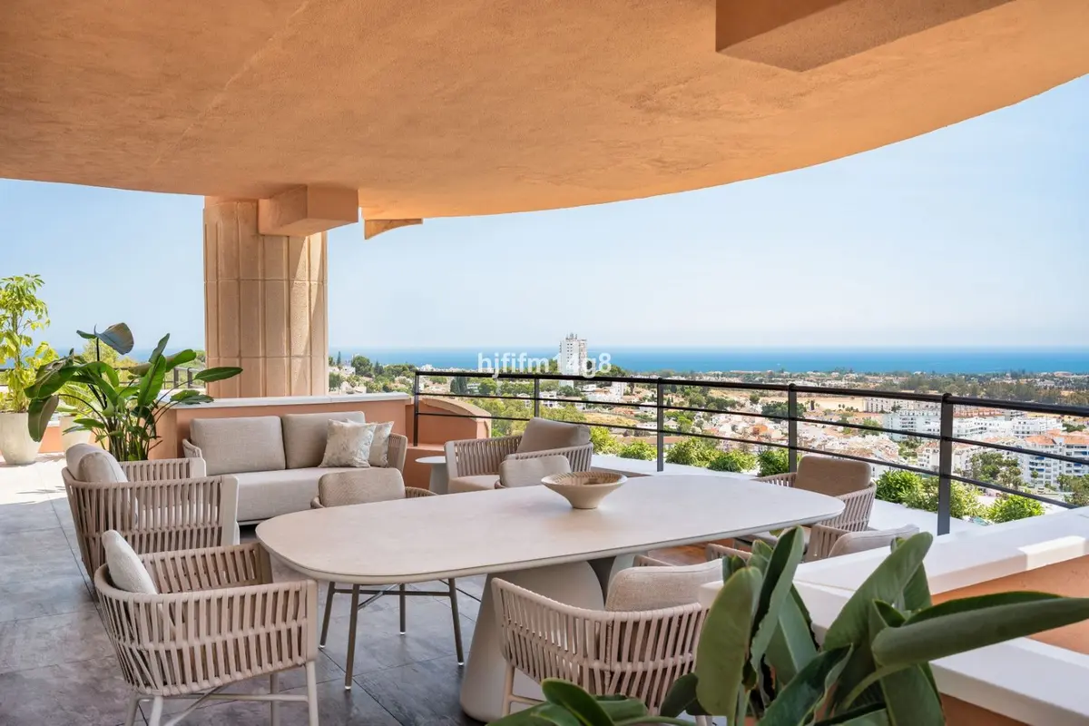 Middle Floor Apartment in Nueva Andalucía