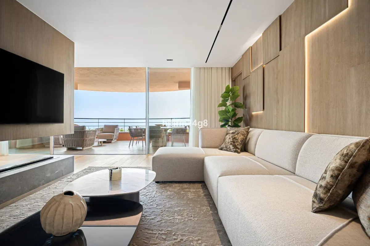 Middle Floor Apartment in Nueva Andalucía
