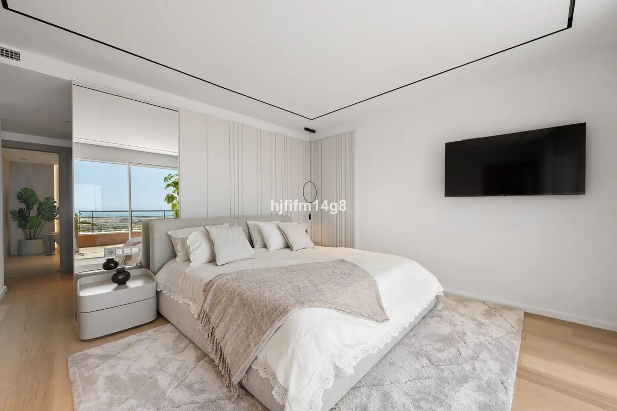 Middle Floor Apartment in Nueva Andalucía