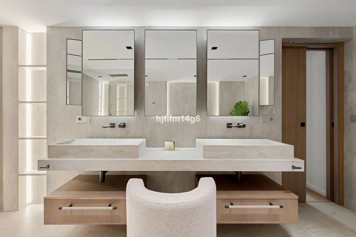 Middle Floor Apartment in Nueva Andalucía