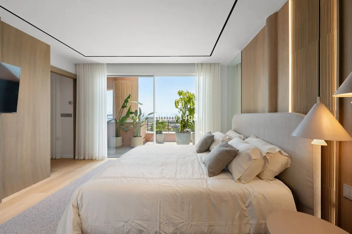 Middle Floor Apartment in Nueva Andalucía