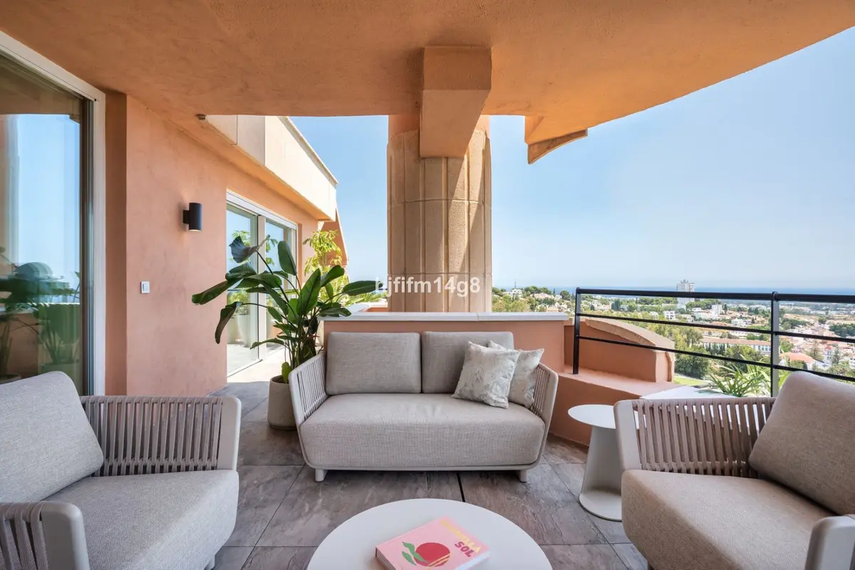 Middle Floor Apartment in Nueva Andalucía