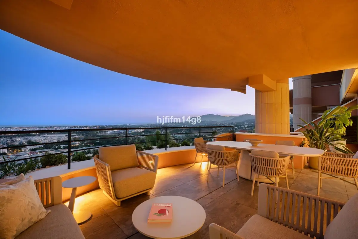 Middle Floor Apartment in Nueva Andalucía