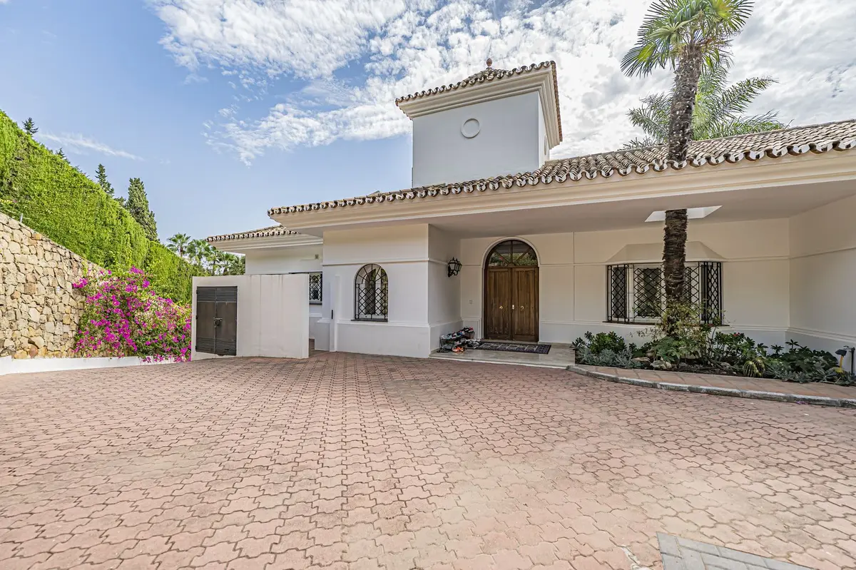 Detached Villa in El Paraiso