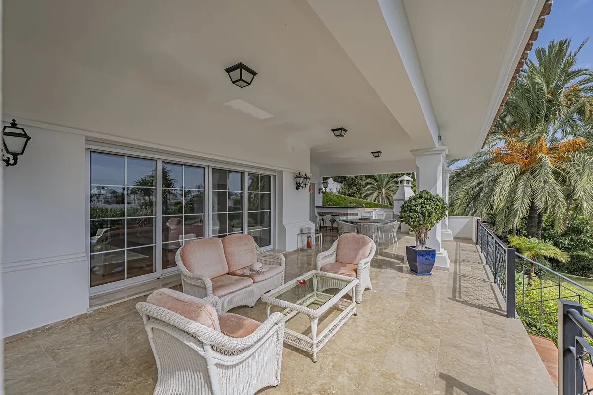 Detached Villa in El Paraiso