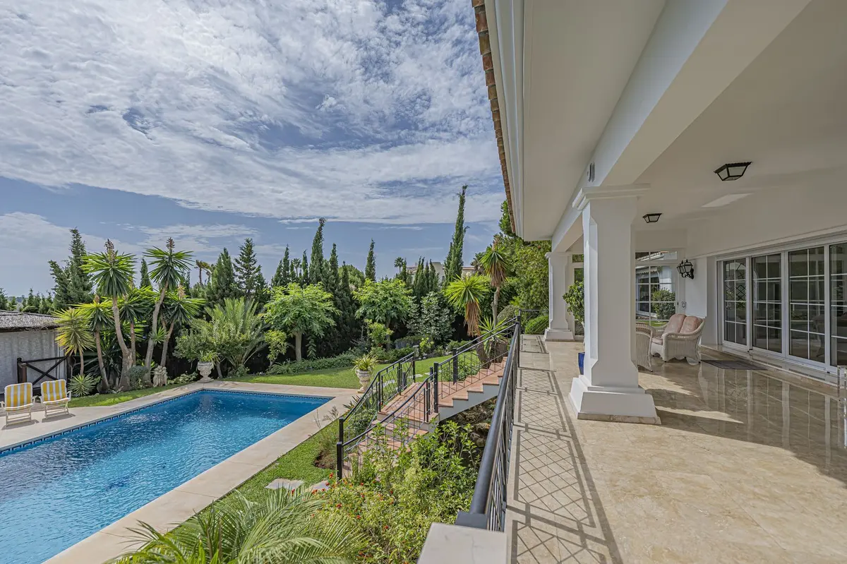 Detached Villa in El Paraiso