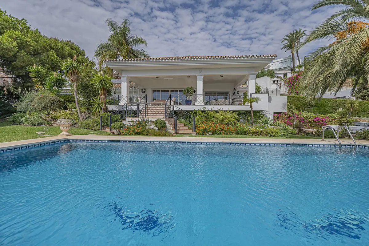 Detached Villa in El Paraiso