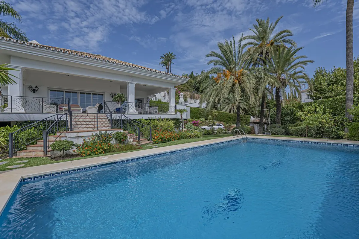 Detached Villa in El Paraiso