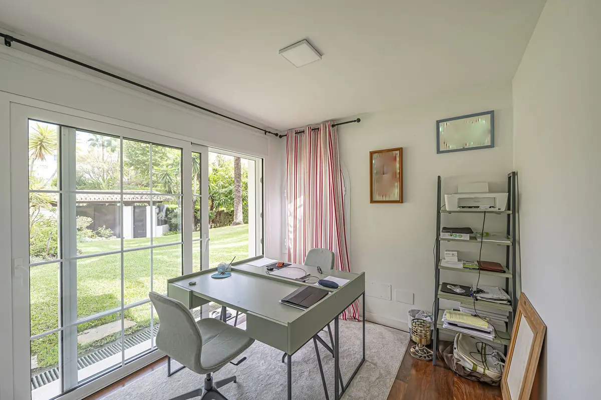 Detached Villa in El Paraiso