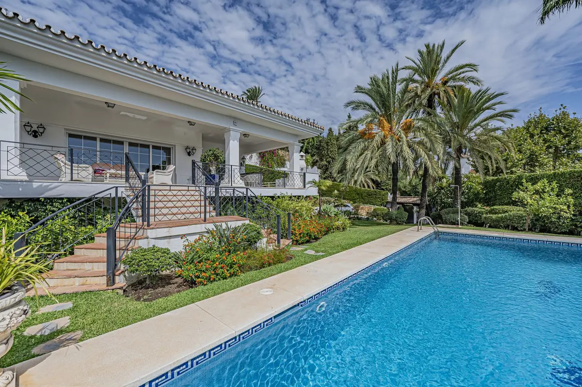Detached Villa in El Paraiso