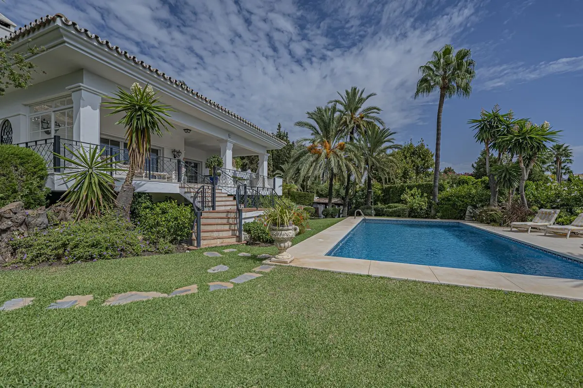 Detached Villa in El Paraiso
