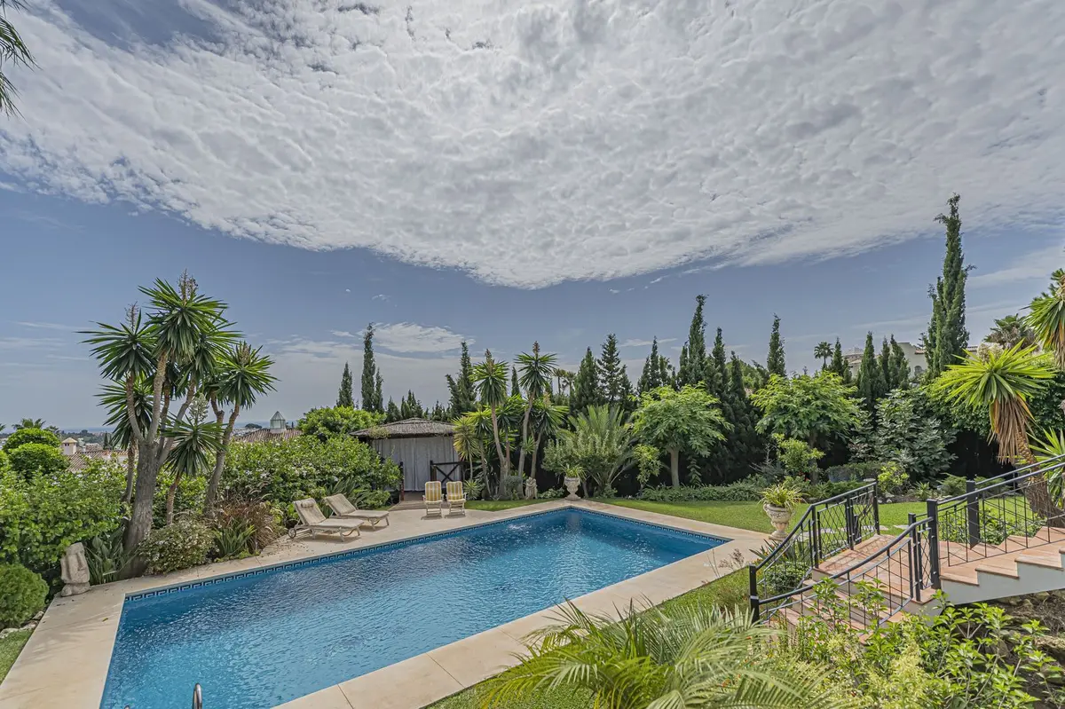 Detached Villa in El Paraiso