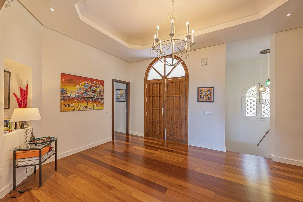 Detached Villa in El Paraiso