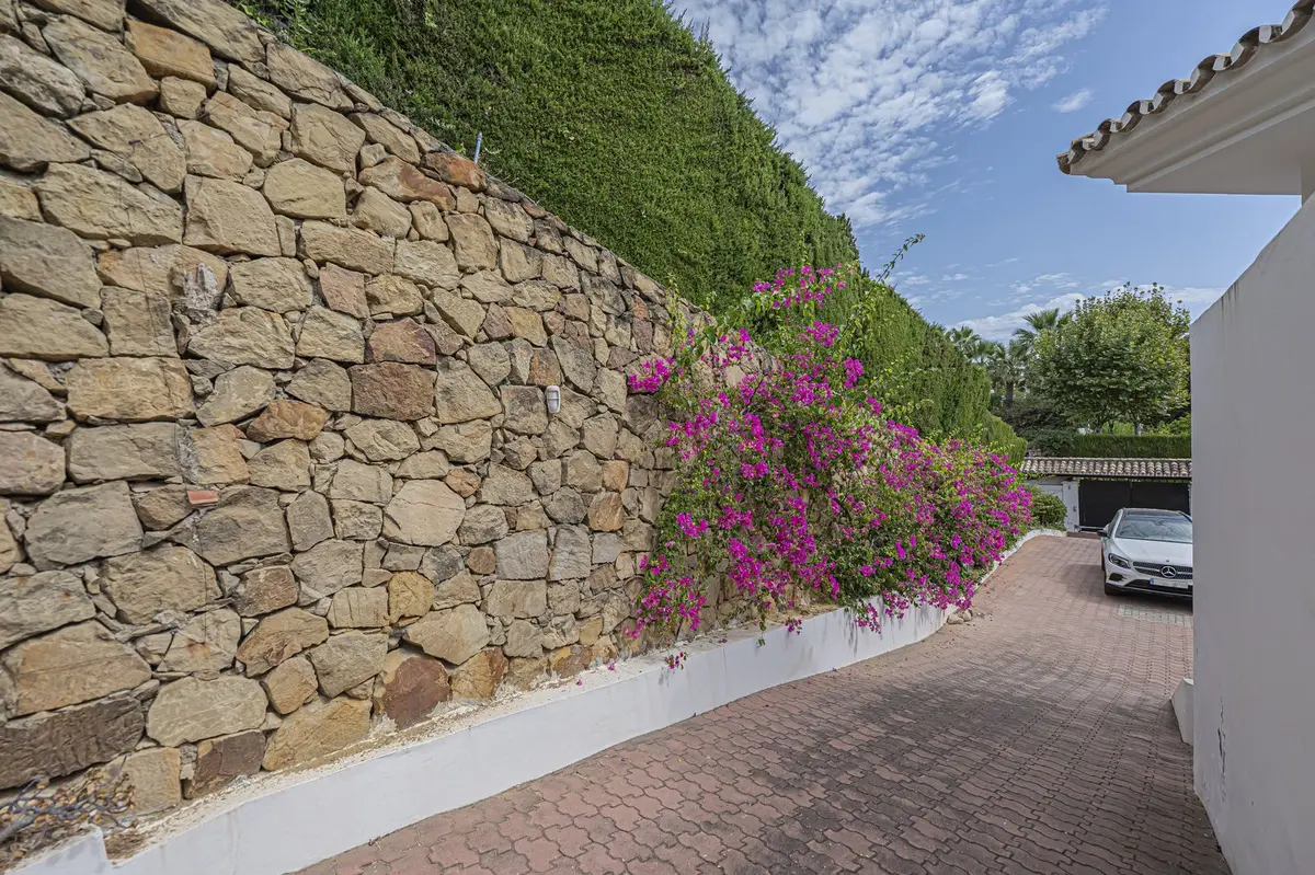 Detached Villa in El Paraiso