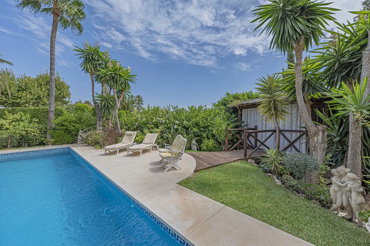 Detached Villa in El Paraiso