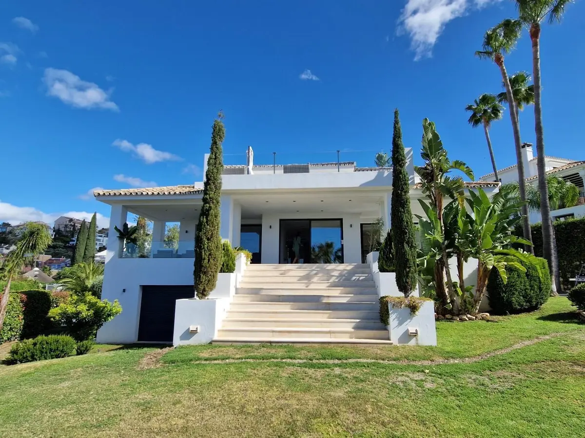 Detached Villa in Nueva Andalucía