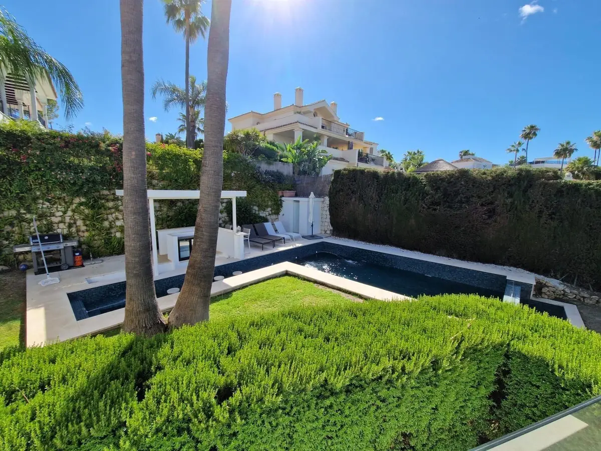 Detached Villa in Nueva Andalucía