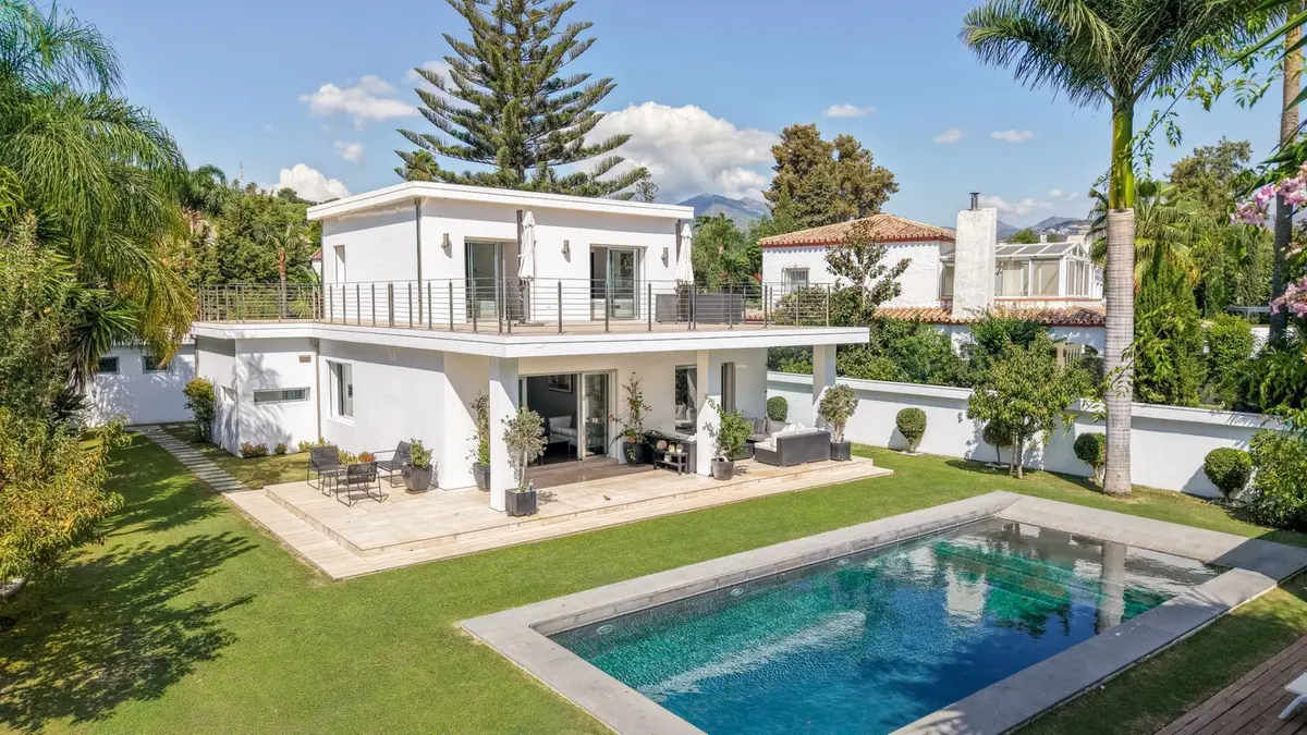 Detached Villa in Nueva Andalucía