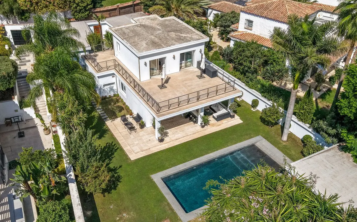 Detached Villa in Nueva Andalucía