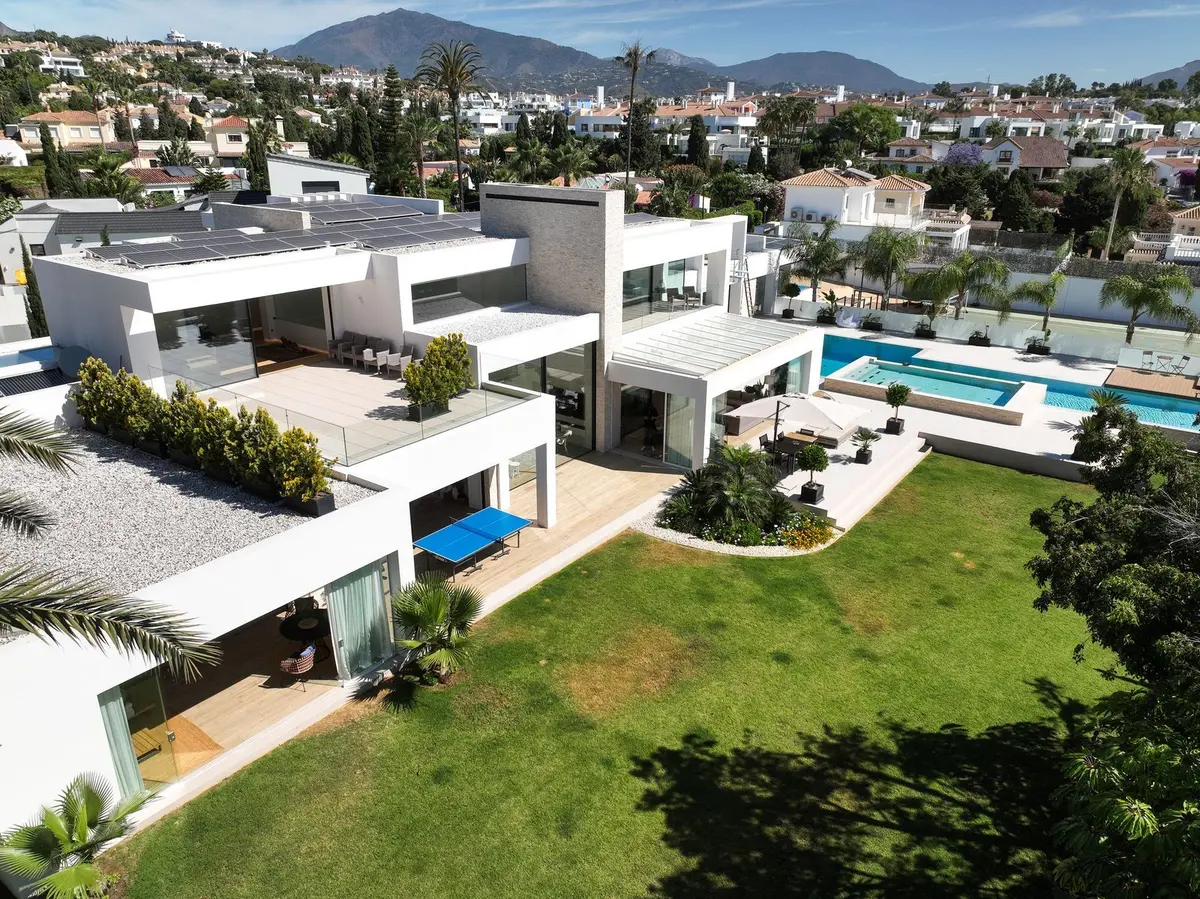 Detached Villa in El Paraiso