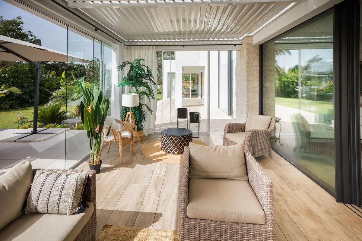 Detached Villa in El Paraiso