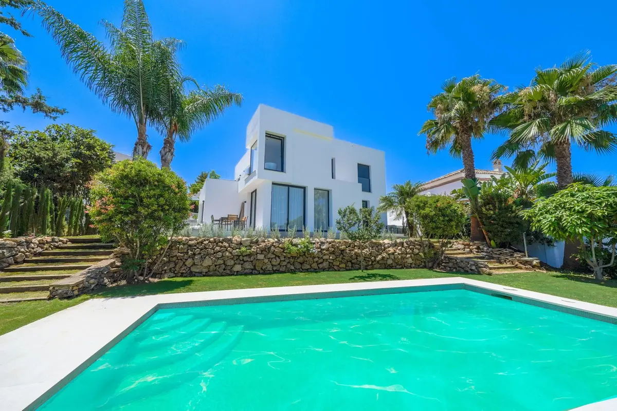 Detached Villa in Nueva Andalucía