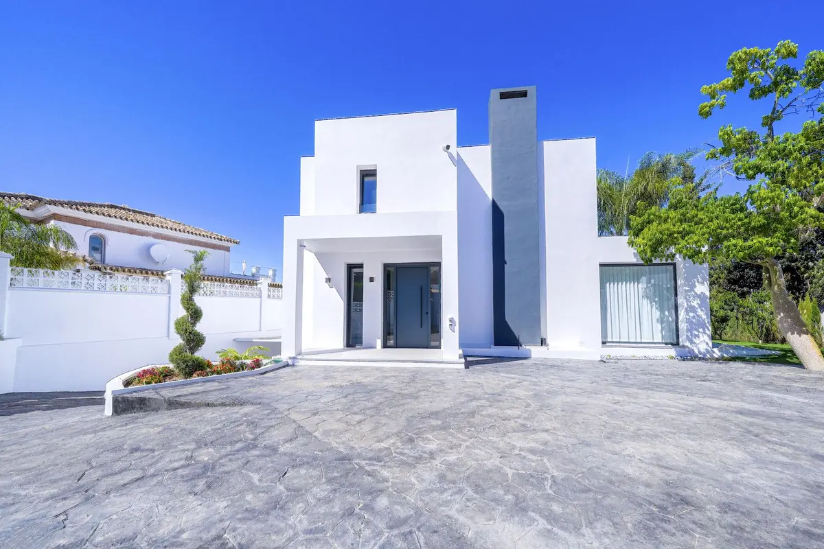 Detached Villa in Nueva Andalucía