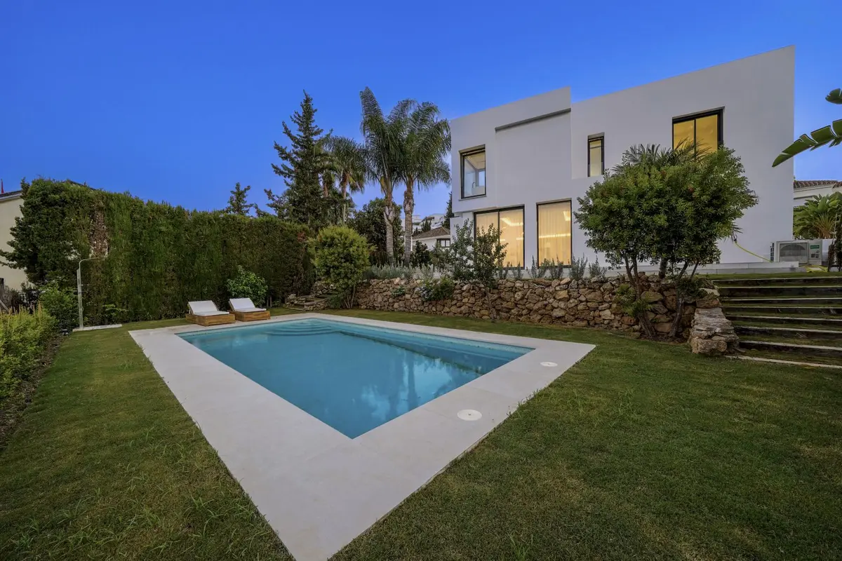 Detached Villa in Nueva Andalucía