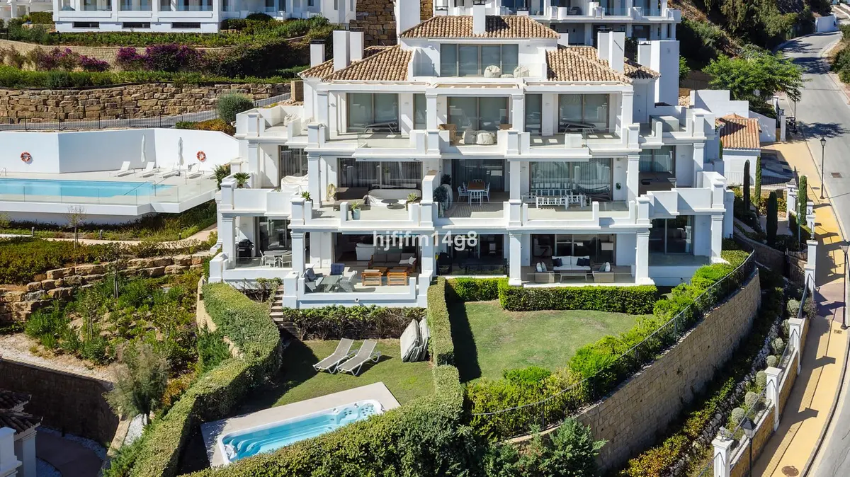 Middle Floor Apartment in Nueva Andalucía