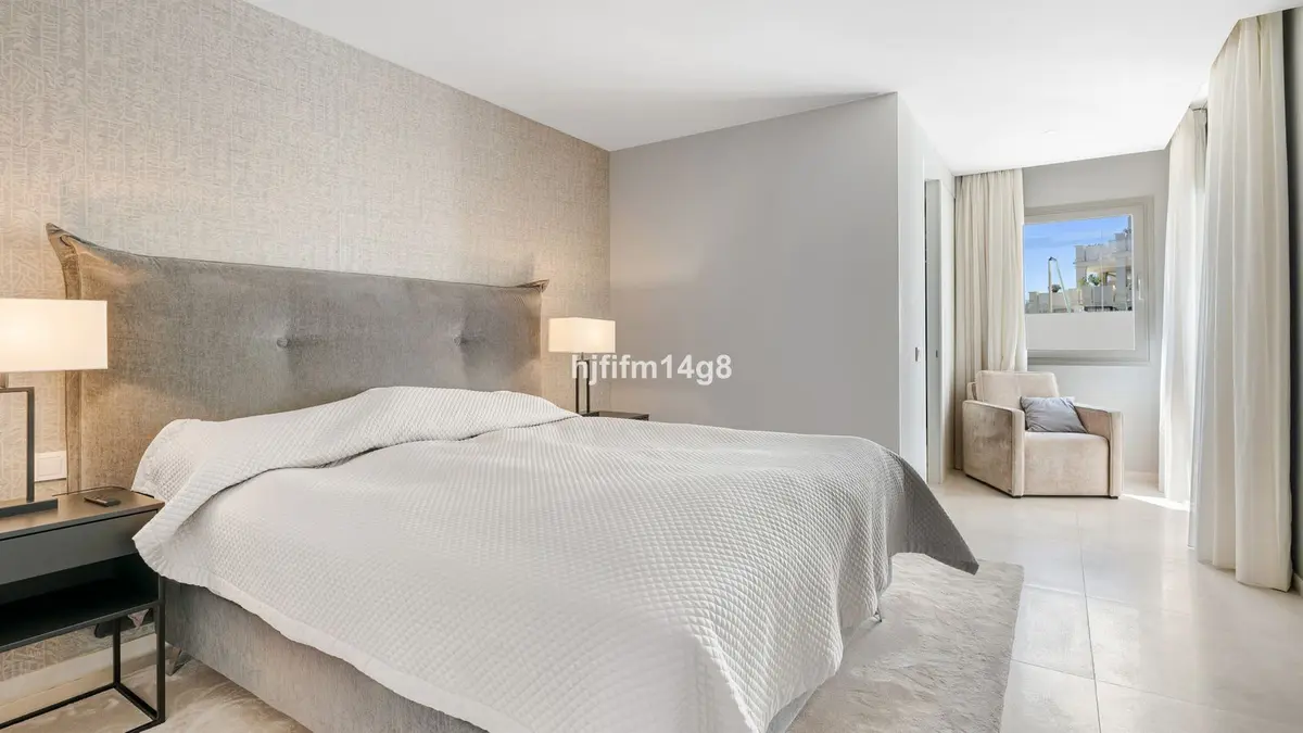 Middle Floor Apartment in Nueva Andalucía