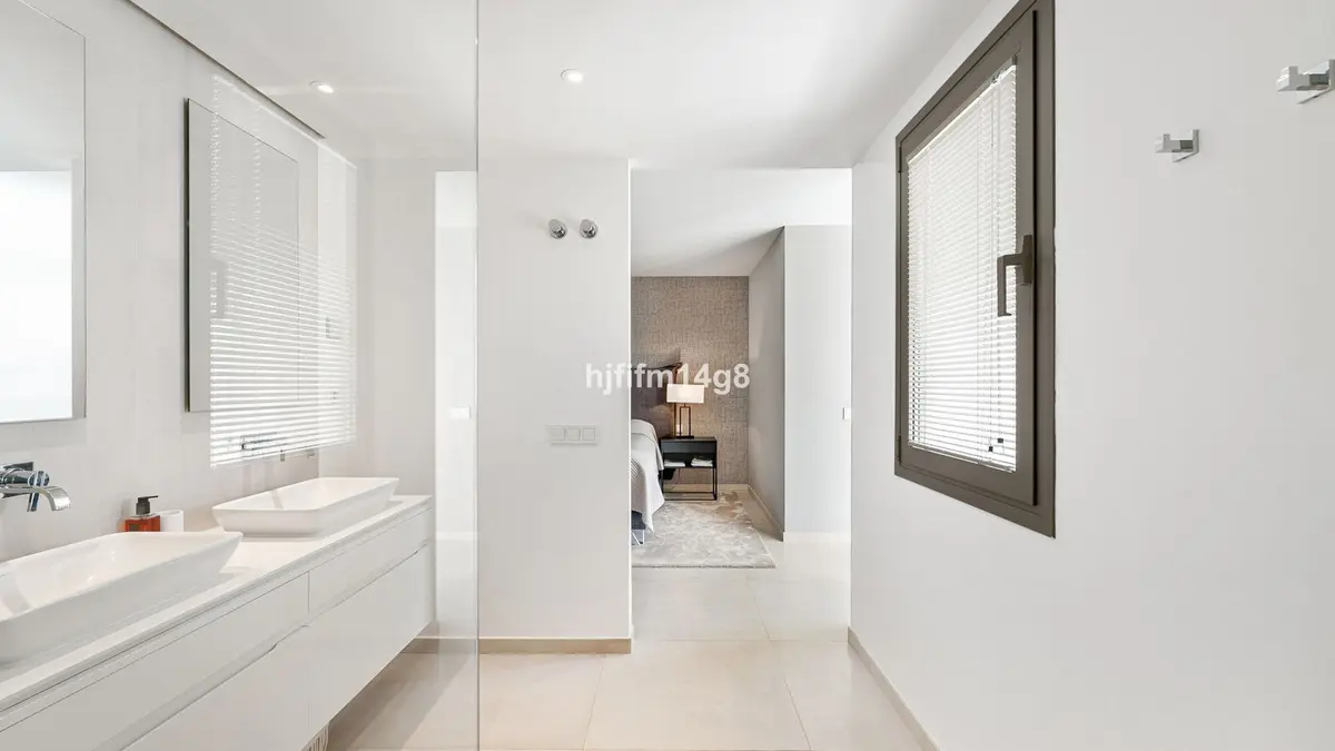 Middle Floor Apartment in Nueva Andalucía