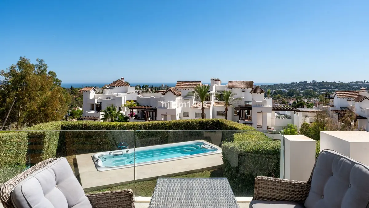 Middle Floor Apartment in Nueva Andalucía