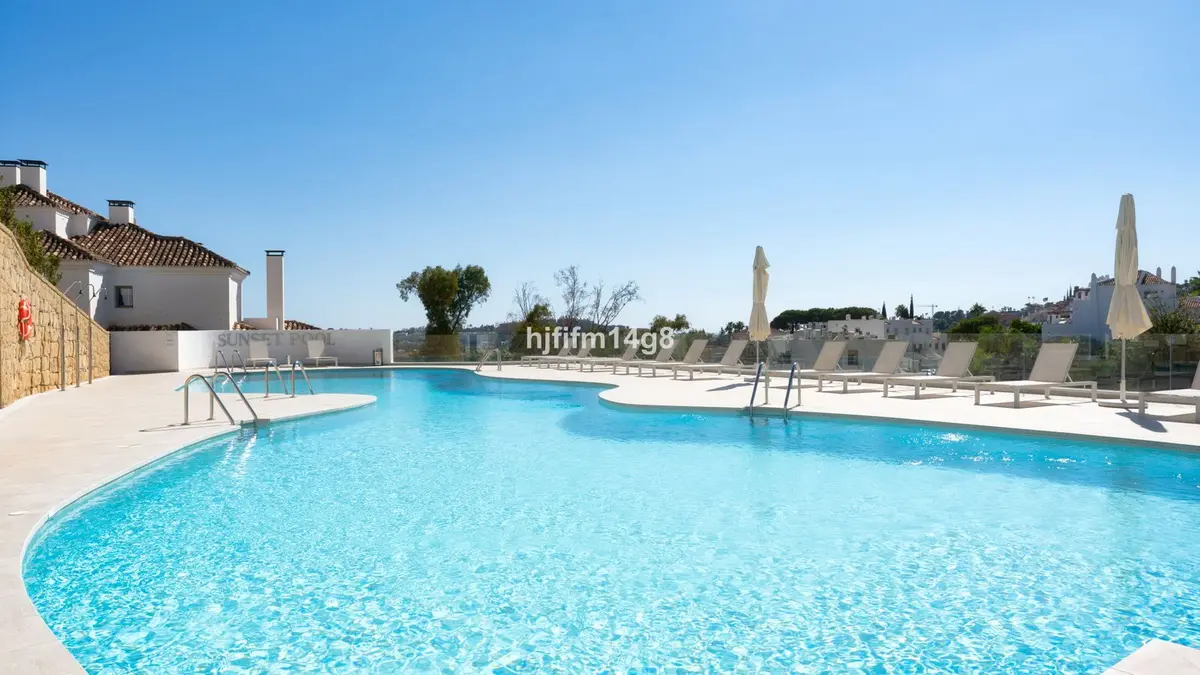 Middle Floor Apartment in Nueva Andalucía